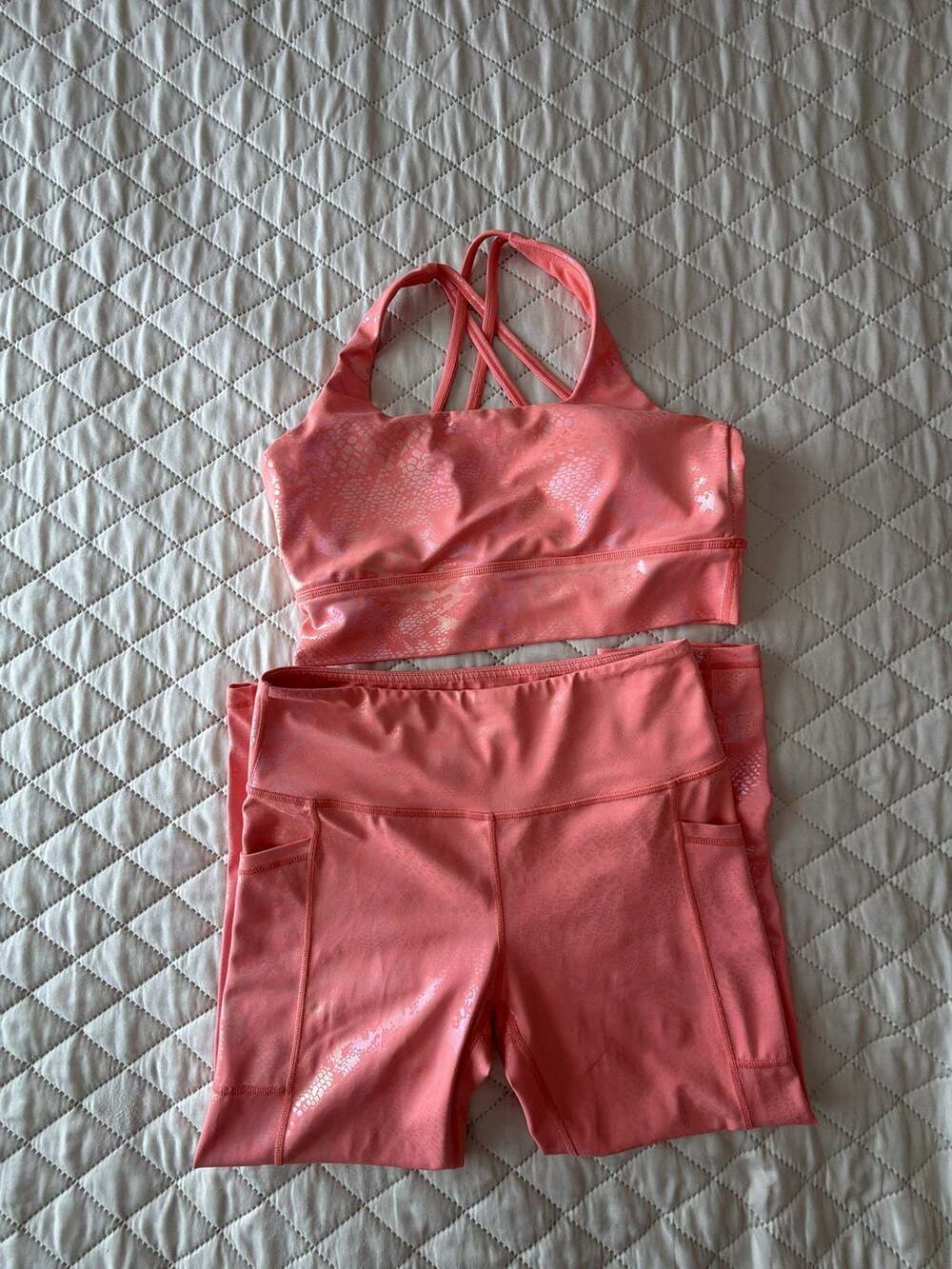 Constantly Varied Gear Vista Bra and Pocket Capri  Set in Coral Snake Print
Pant